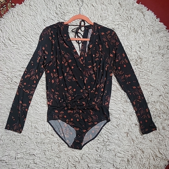 *SOLD* BCBGeneration Bodysuit Faux Wrap Open Back with Tie Floral Fall S - Picture 2 of 11